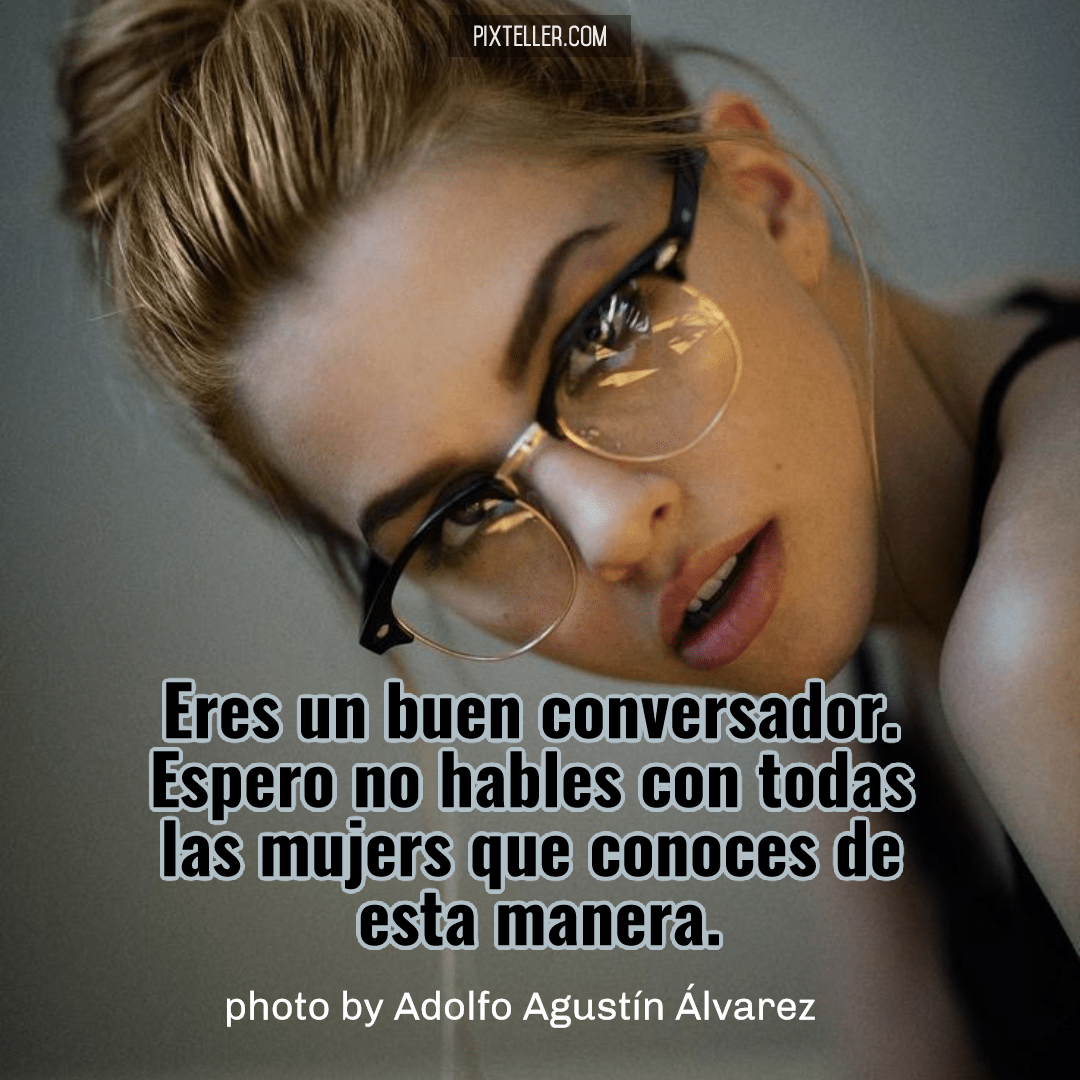 #Anteojos #mujer #sola #conversar Design 